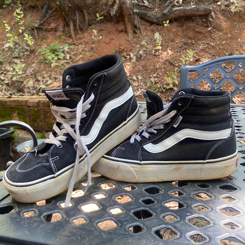 Worn High Top Vans Sk8-Hi Unisex